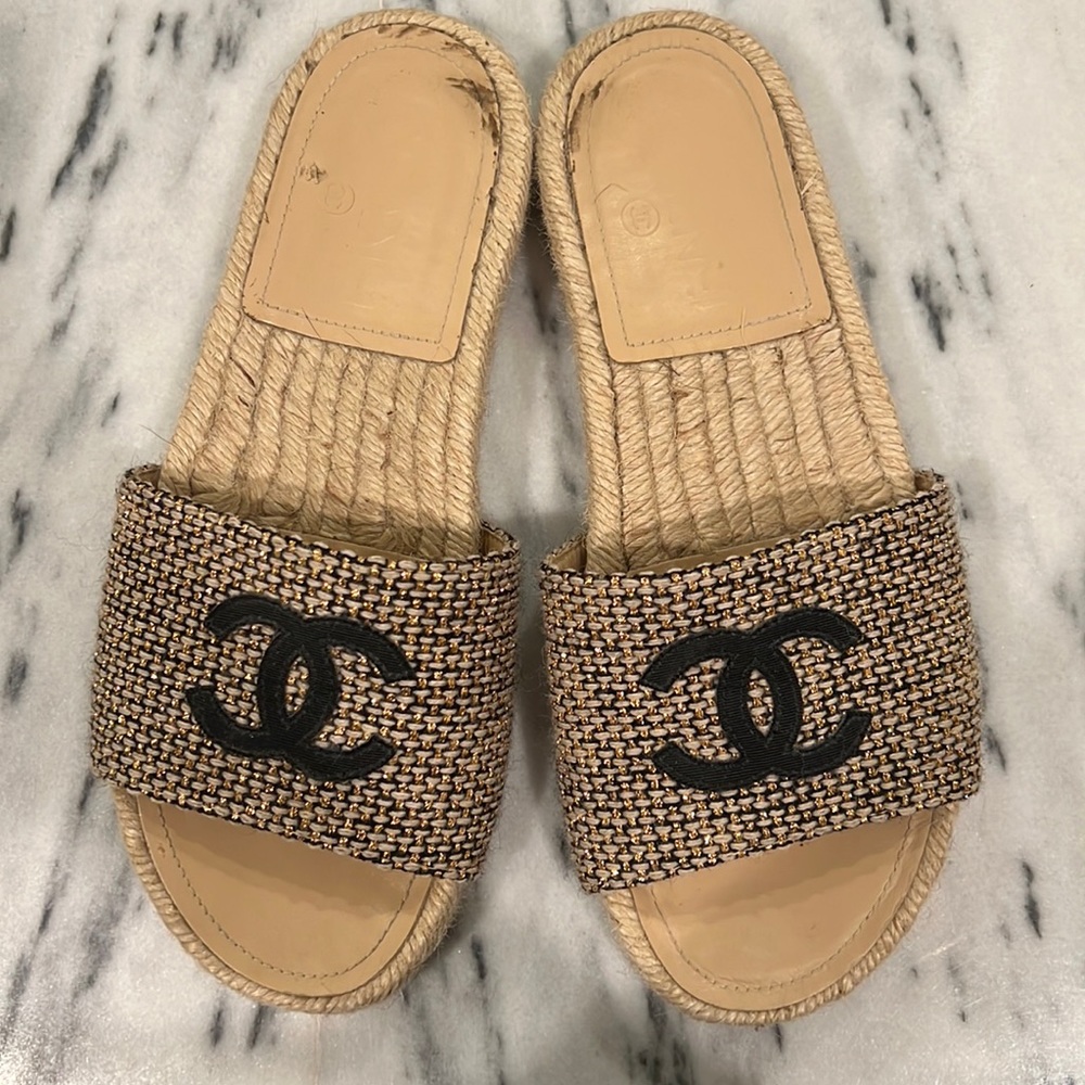 Cute tweed slides from Chanel! Good condition with minor scuffs.
